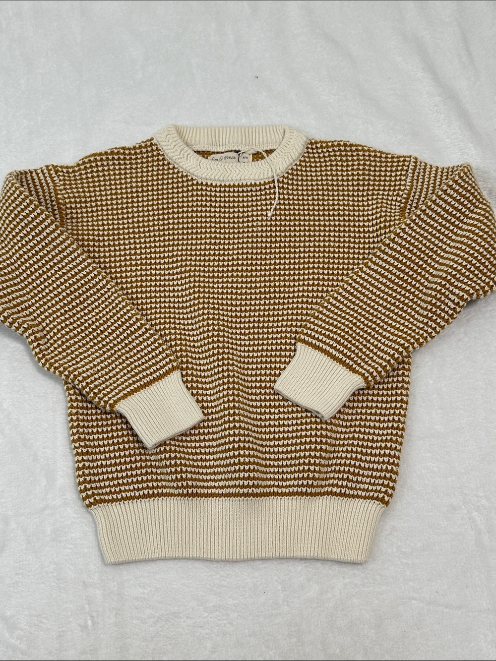 🍓 NWOT FIN & Vince Sweater